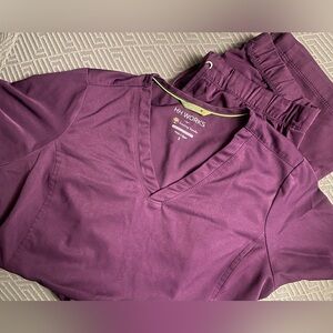 HH Works HEALING HANDS scrubs set Eggplant size SMALL